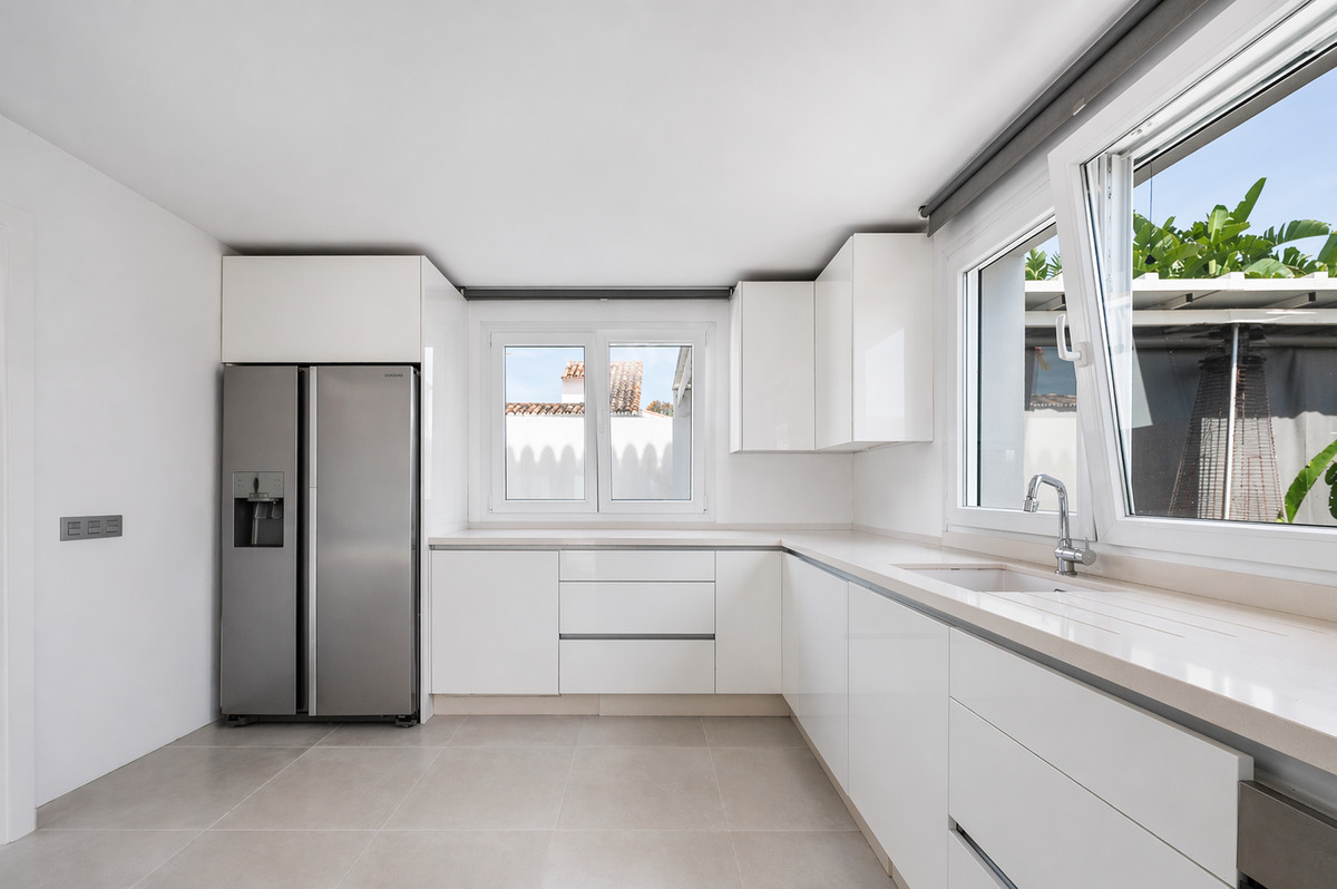 3 Bed Townhouse for sale in Estepona Costa Del Sol, Málaga, Spain