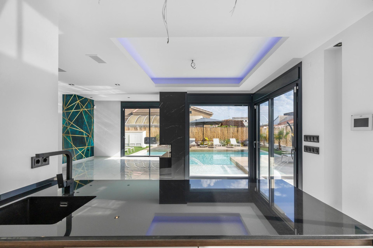 Se vende Villa - Chalet de 3 dormitorios en Costa Blanca, Alicante, España