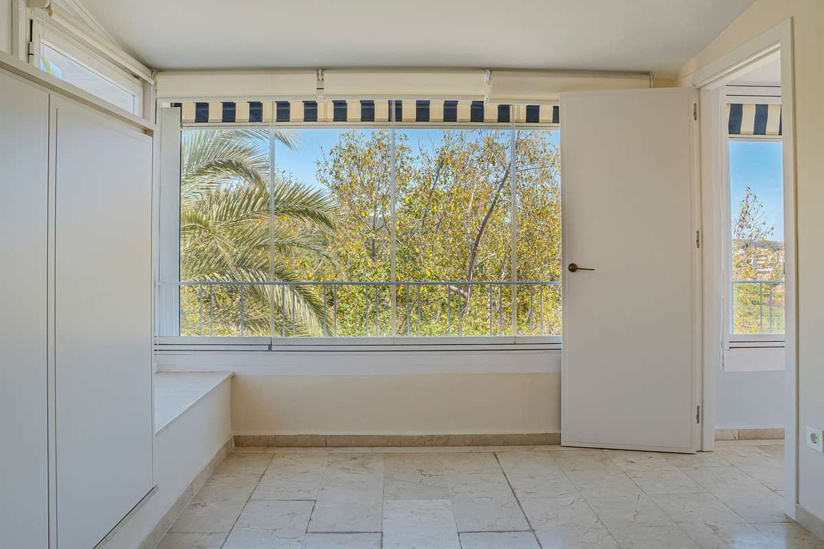 3 Bed Apartment for sale in Marbella Costa Del Sol, Málaga, Spain