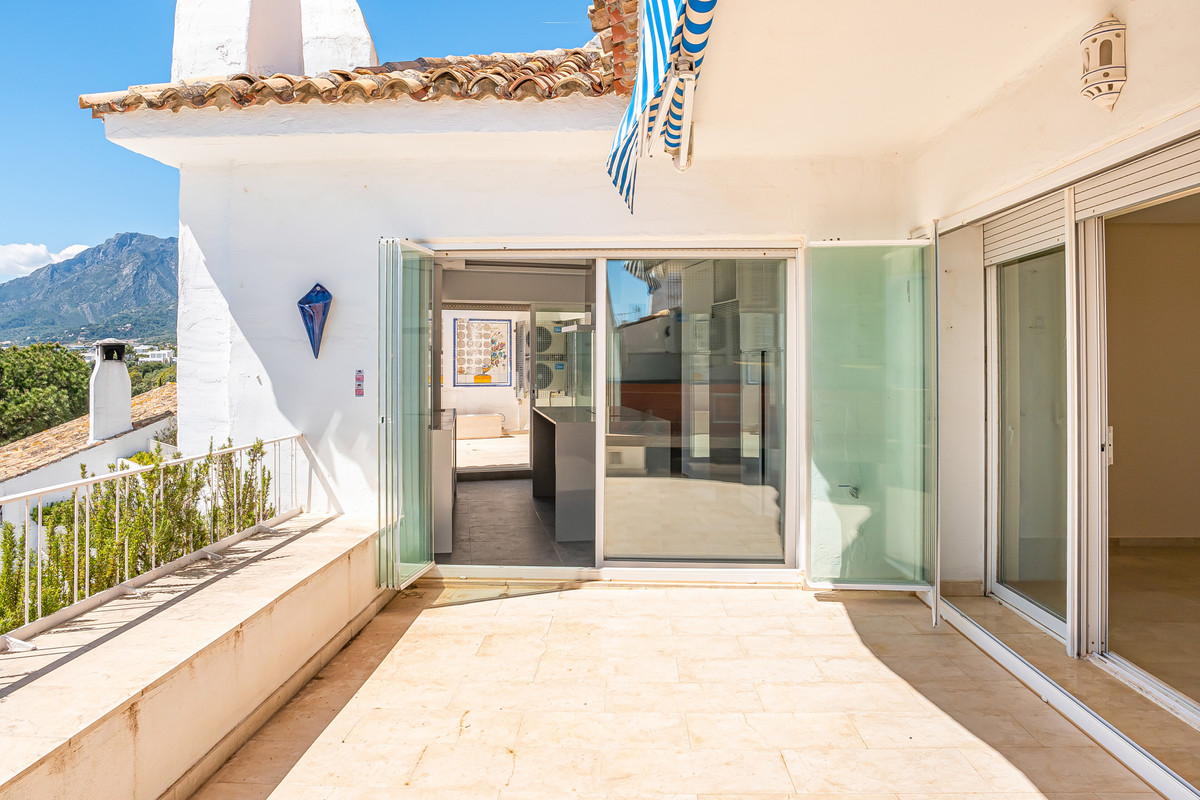 3 Bed Apartment for sale in Marbella Costa Del Sol, Málaga, Spain