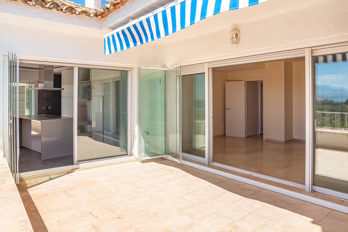 3 Bed Apartment for sale in Marbella Costa Del Sol, Málaga, Spain