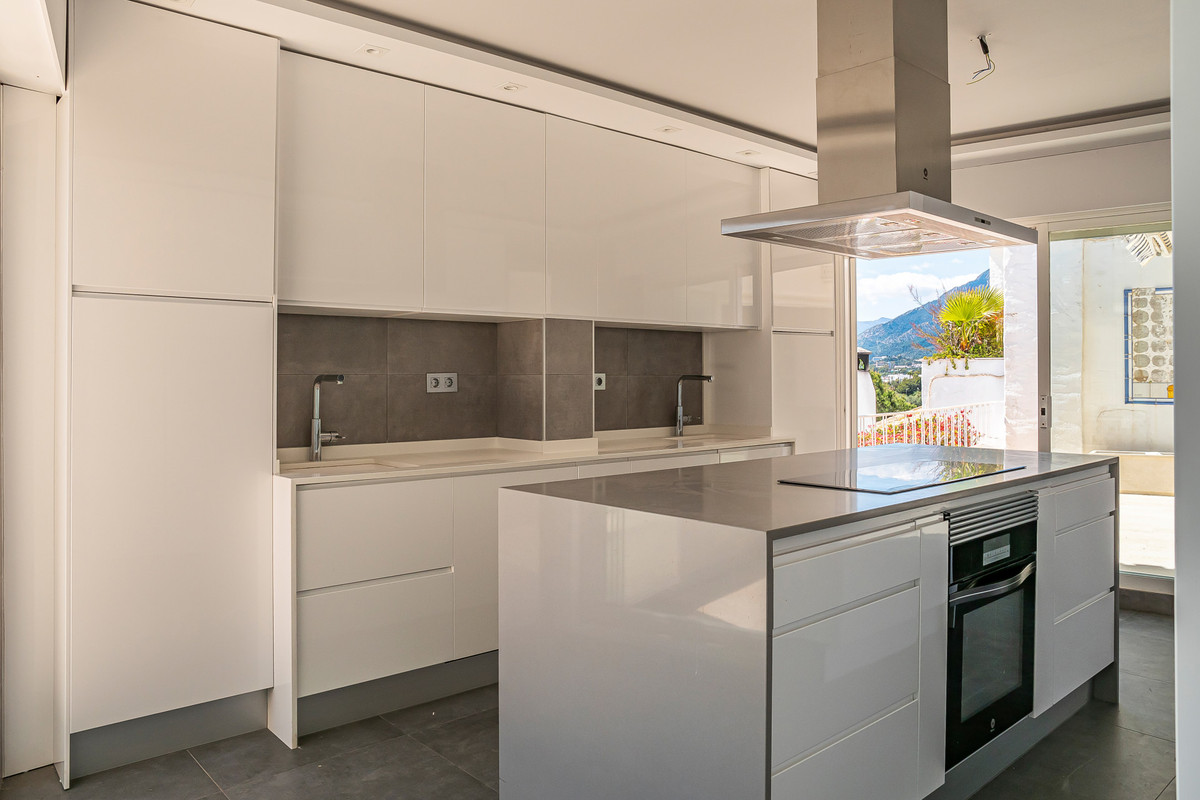3 Bed Apartment for sale in Marbella Costa Del Sol, Málaga, Spain