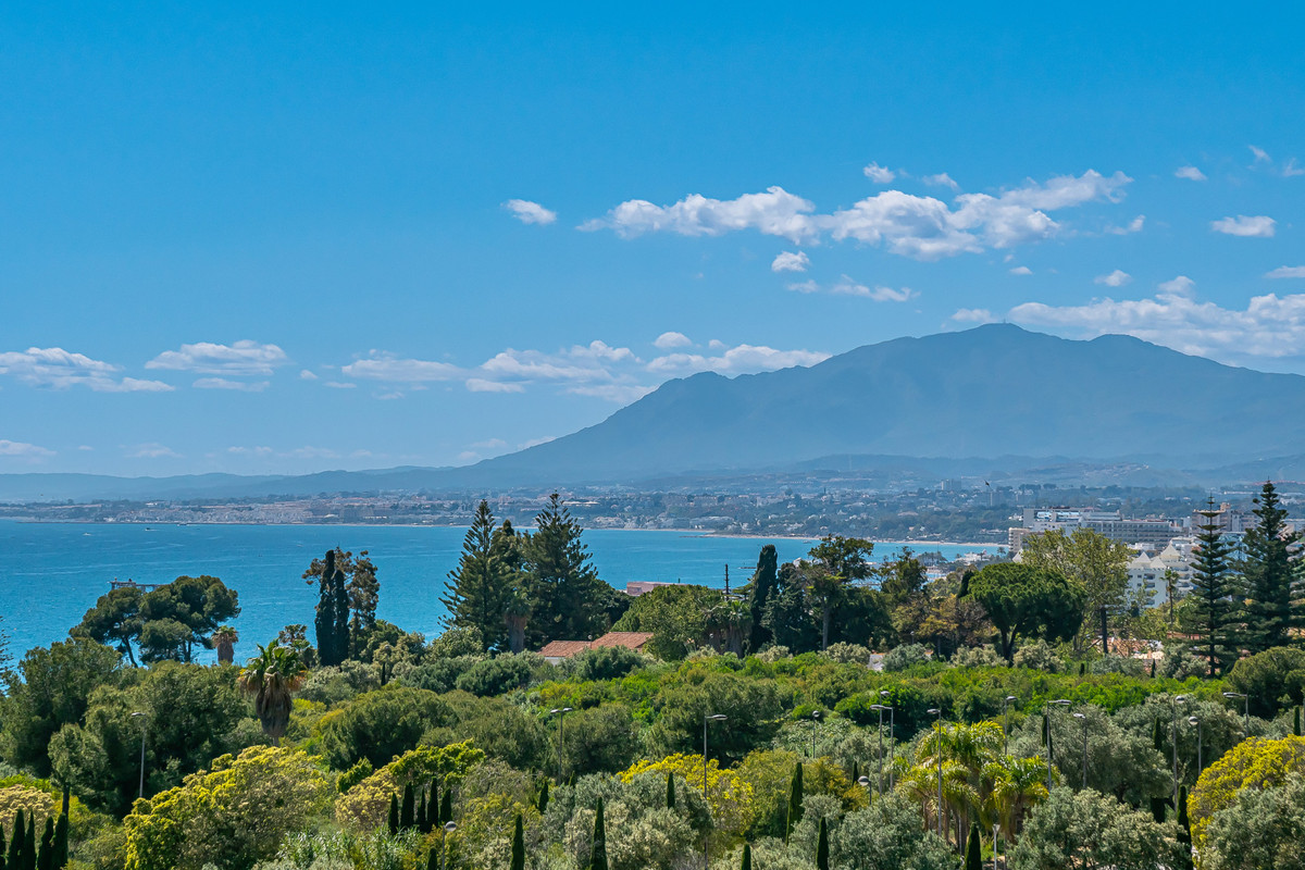 3 Bed Apartment for sale in Marbella Costa Del Sol, Málaga, Spain