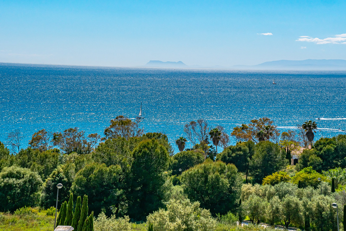 3 Bed Apartment for sale in Marbella Costa Del Sol, Málaga, Spain