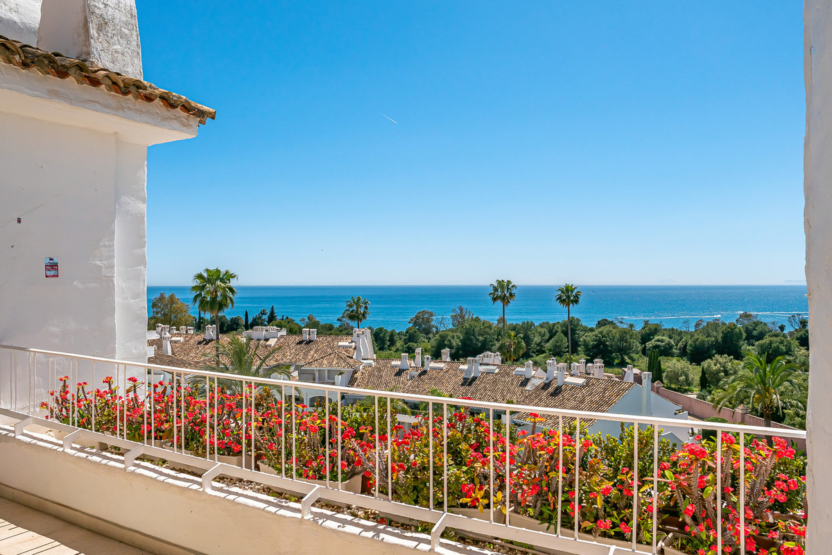 3 Bed Apartment for sale in Marbella Costa Del Sol, Málaga, Spain