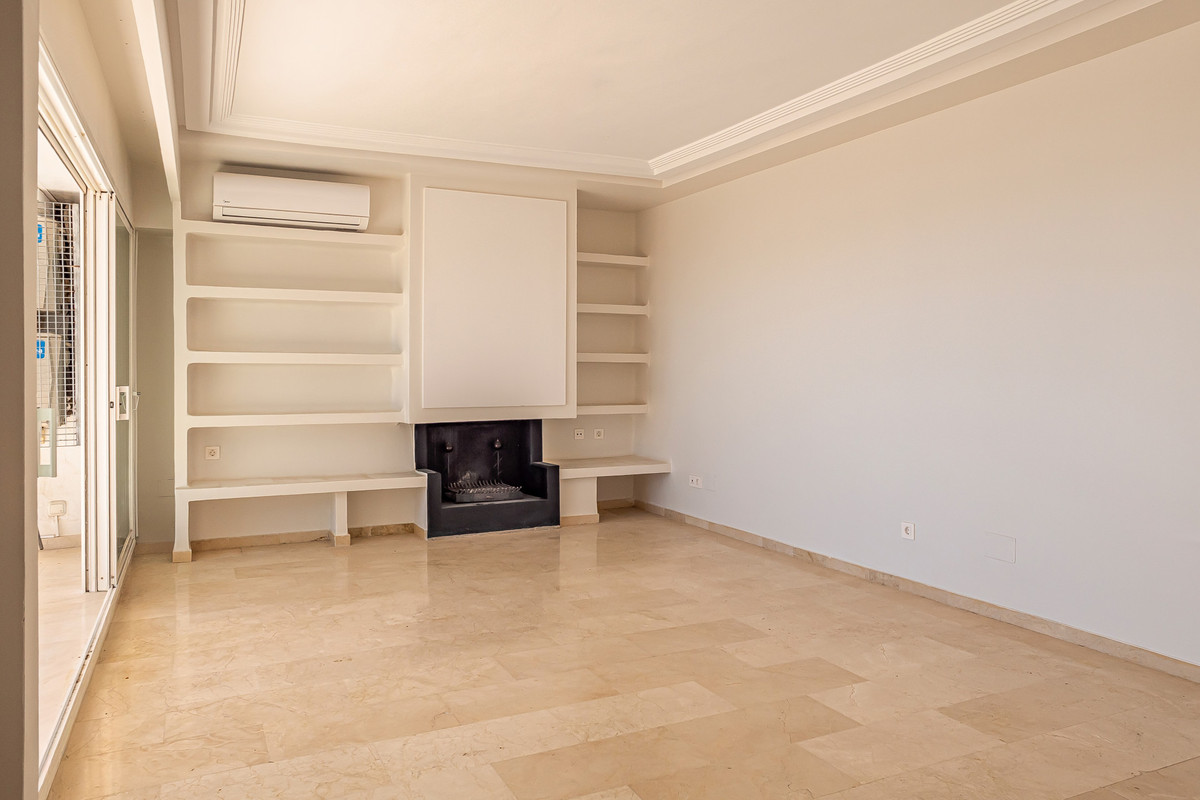 3 Bed Apartment for sale in Marbella Costa Del Sol, Málaga, Spain