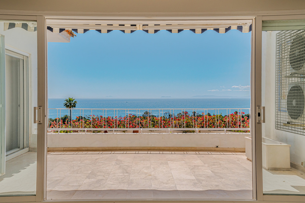 3 Bed Apartment for sale in Marbella Costa Del Sol, Málaga, Spain