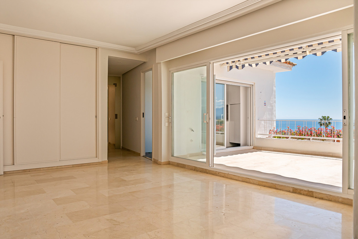 3 Bed Apartment for sale in Marbella Costa Del Sol, Málaga, Spain