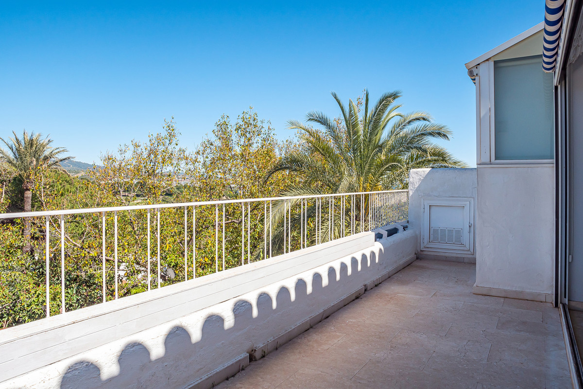 3 Bed Apartment for sale in Marbella Costa Del Sol, Málaga, Spain