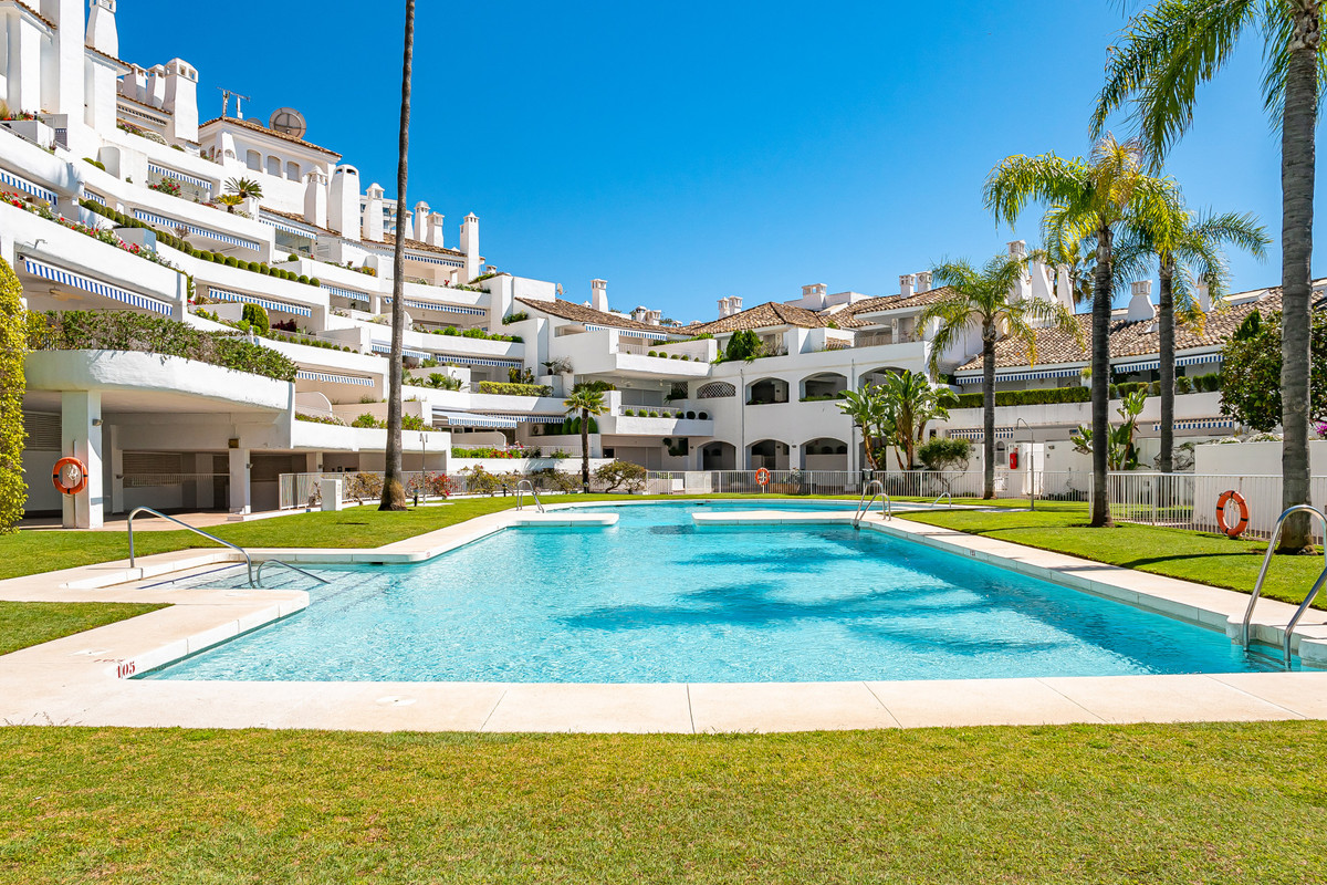 3 Bed Apartment for sale in Marbella Costa Del Sol, Málaga, Spain