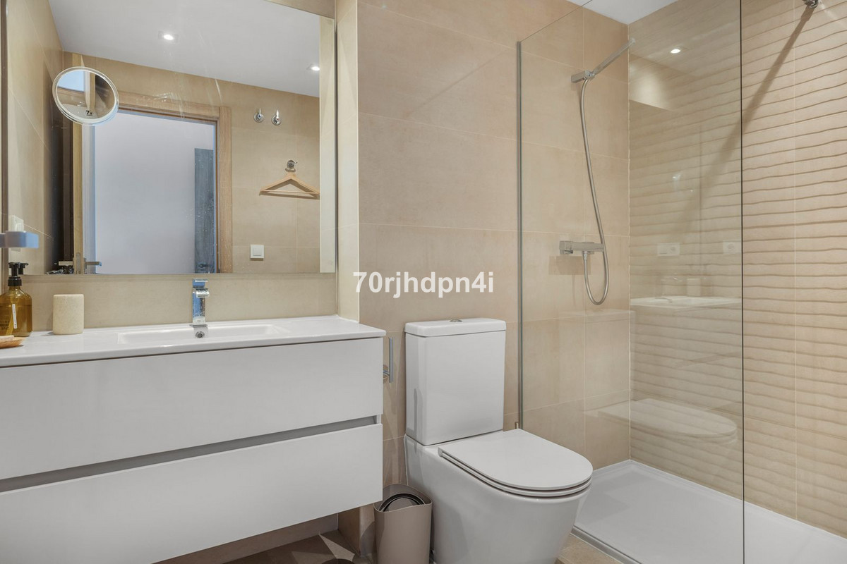 Se vende Apartamento Planta Media de 2 dormitorios en Costa Del Sol, Málaga, España