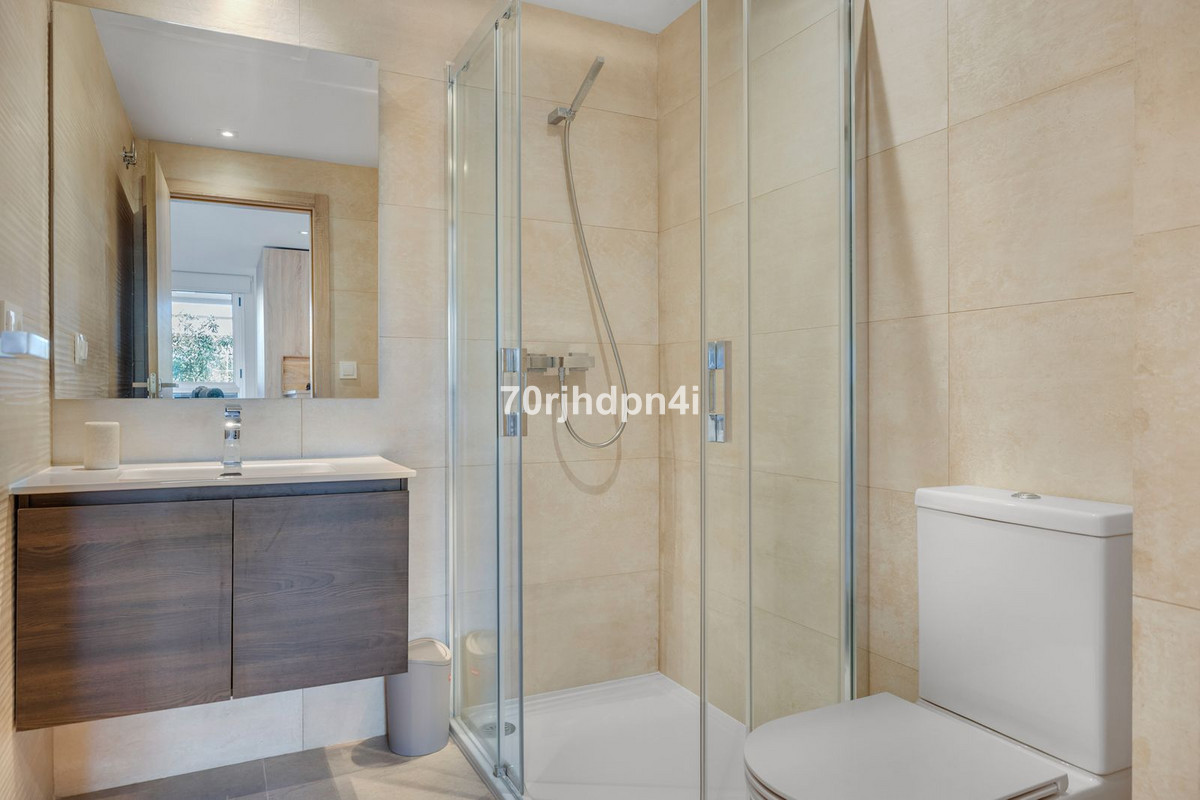 Se vende Apartamento Planta Media de 2 dormitorios en Costa Del Sol, Málaga, España