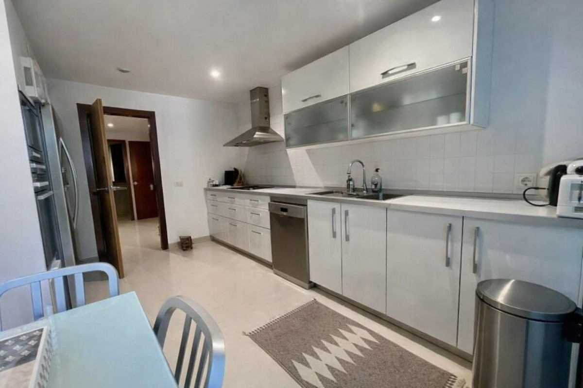 4 Bed Apartment for sale in Marbella Costa Del Sol, Málaga, Spain