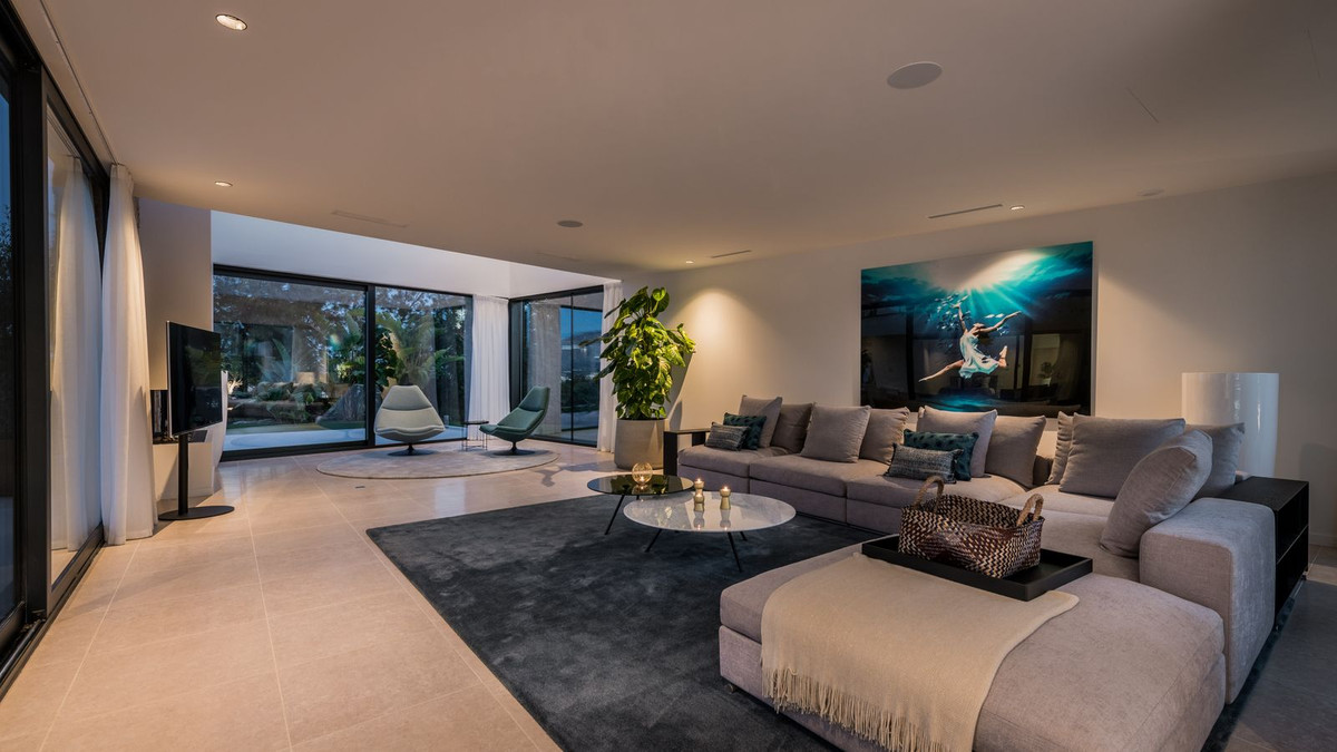 5 Bed Townhouse for sale in Benahavís Costa Del Sol, Málaga, Spain