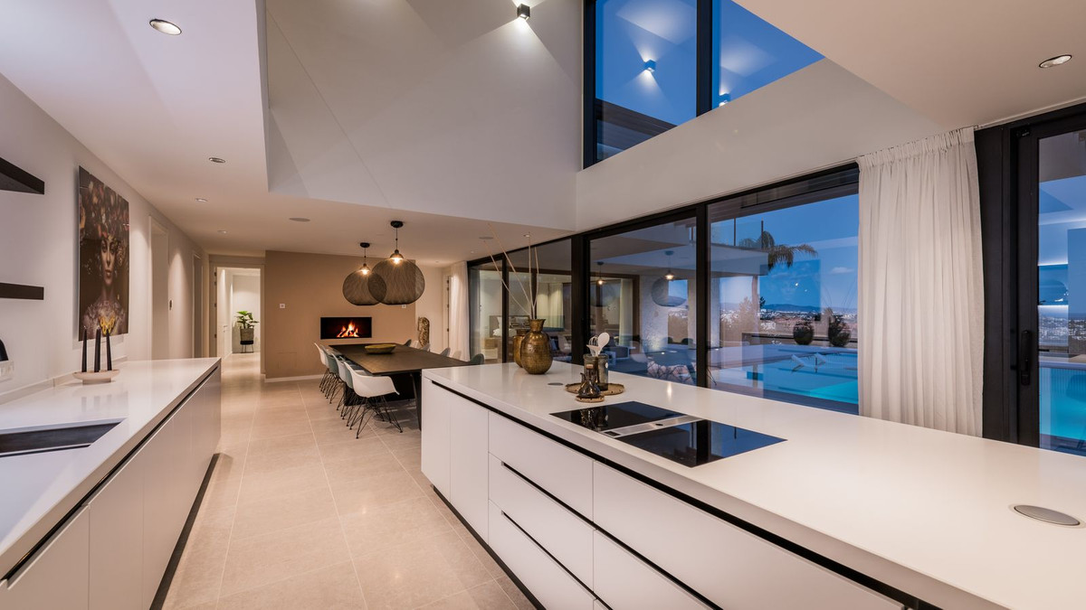 5 Bed Townhouse for sale in Benahavís Costa Del Sol, Málaga, Spain