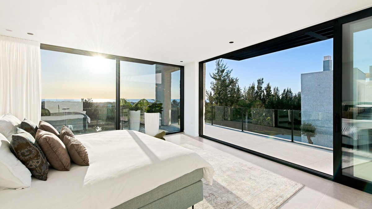 5 Bed Townhouse for sale in Benahavís Costa Del Sol, Málaga, Spain