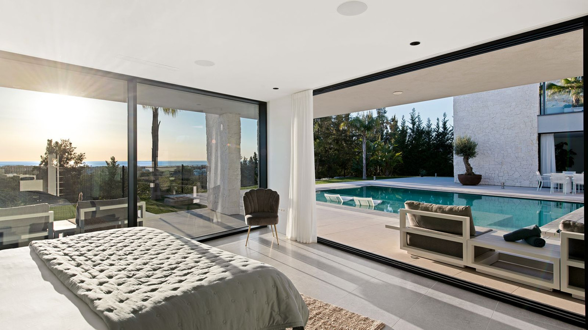 5 Bed Townhouse for sale in Benahavís Costa Del Sol, Málaga, Spain