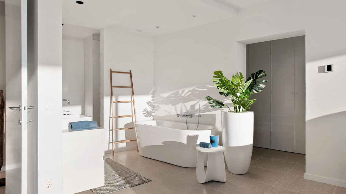 5 Bed Townhouse for sale in Benahavís Costa Del Sol, Málaga, Spain