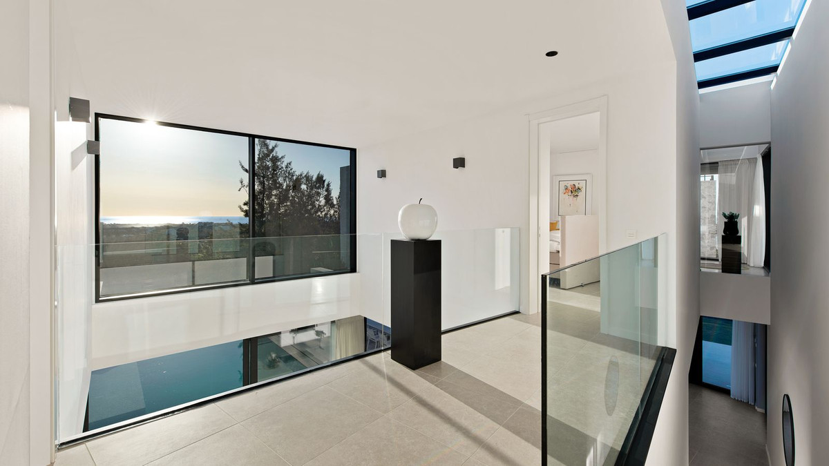 5 Bed Townhouse for sale in Benahavís Costa Del Sol, Málaga, Spain