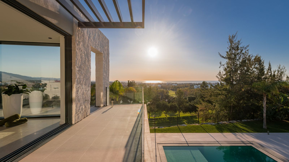 5 Bed Townhouse for sale in Benahavís Costa Del Sol, Málaga, Spain