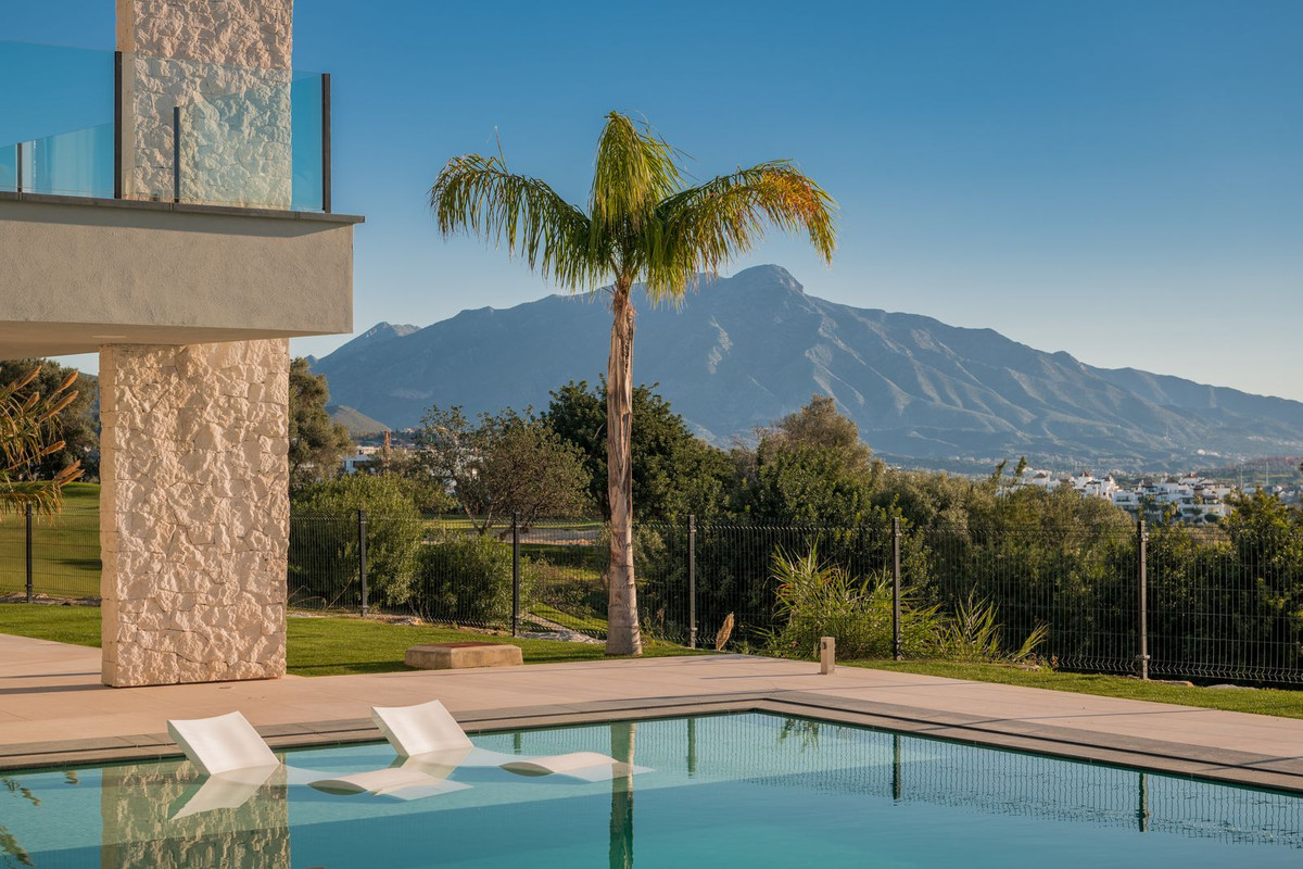 5 Bed Townhouse for sale in Benahavís Costa Del Sol, Málaga, Spain