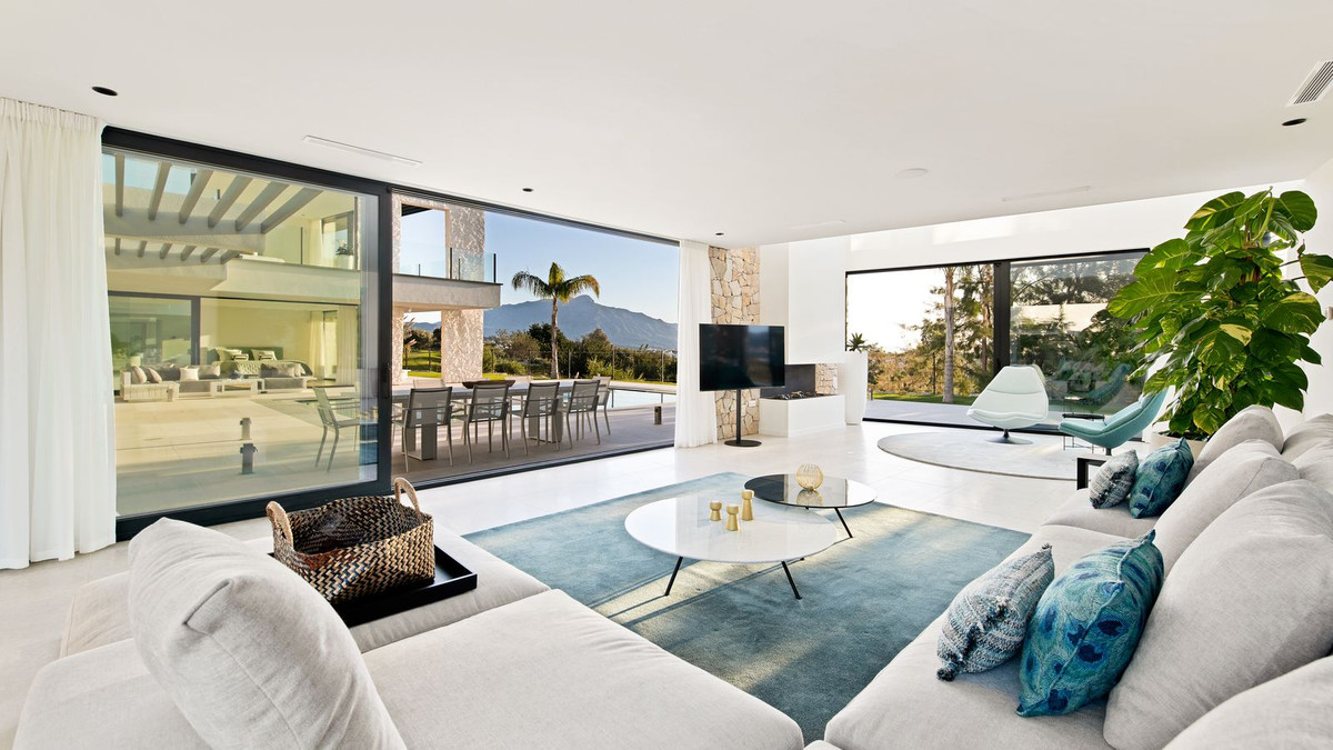 5 Bed Townhouse for sale in Benahavís Costa Del Sol, Málaga, Spain
