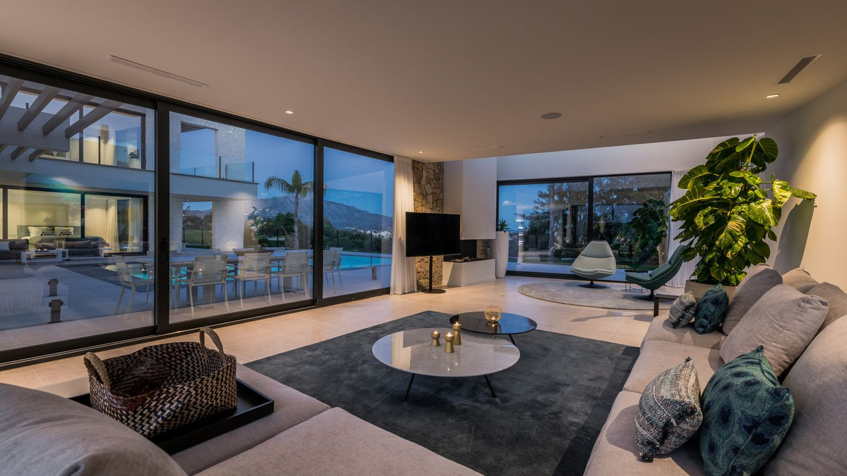 5 Bed Townhouse for sale in Benahavís Costa Del Sol, Málaga, Spain