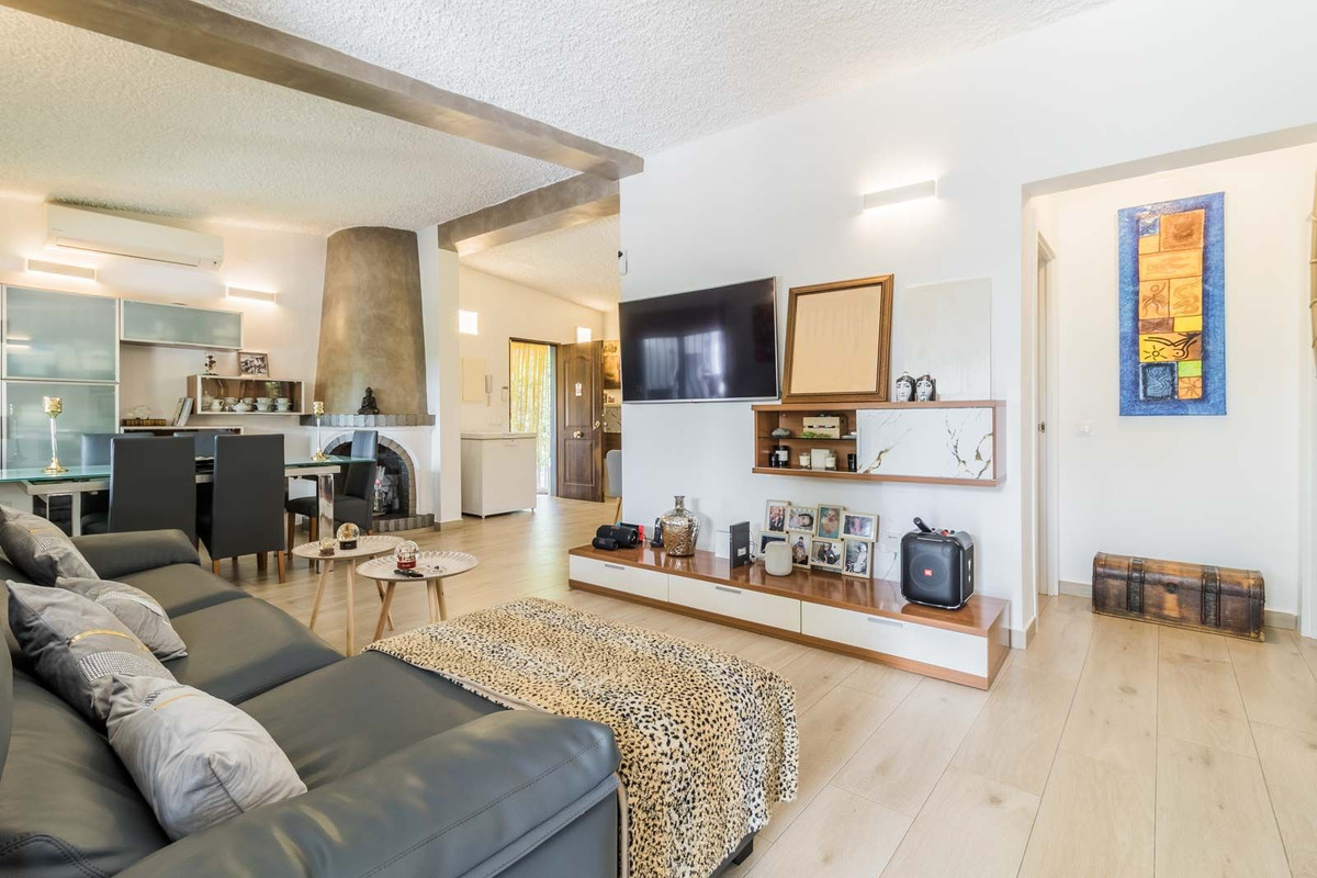 2 Bed Townhouse for sale in Estepona Costa Del Sol, Málaga, Spain