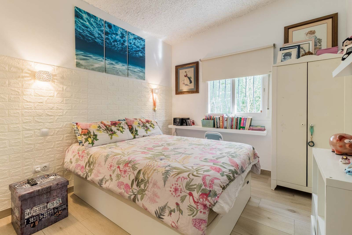 2 Bed Townhouse for sale in Estepona Costa Del Sol, Málaga, Spain