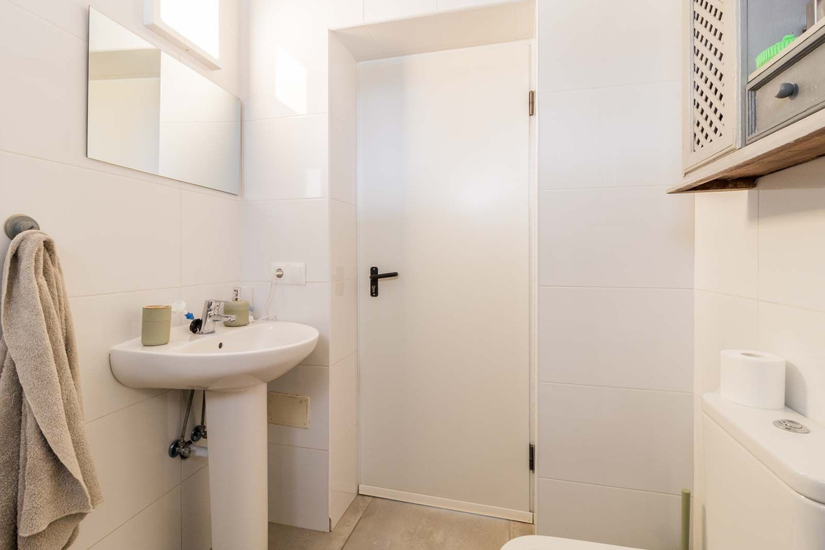 2 Bed Townhouse for sale in Estepona Costa Del Sol, Málaga, Spain