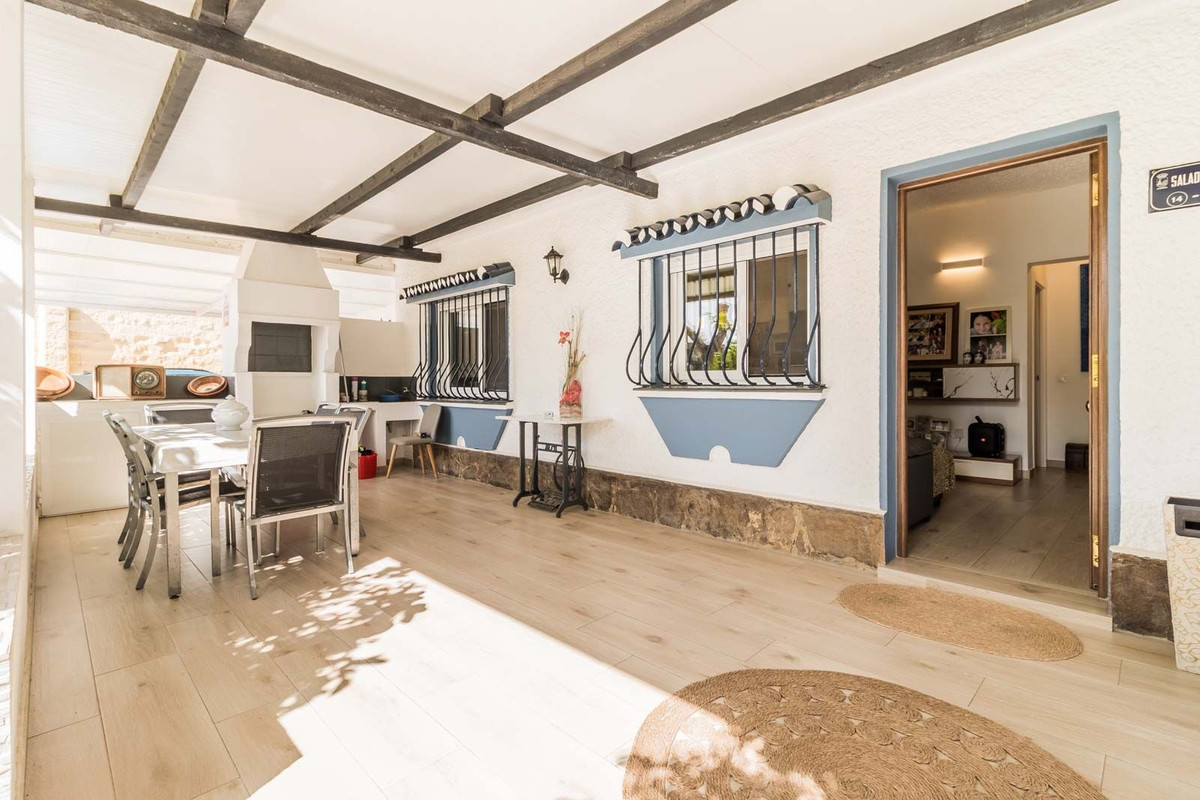 2 Bed Townhouse for sale in Estepona Costa Del Sol, Málaga, Spain