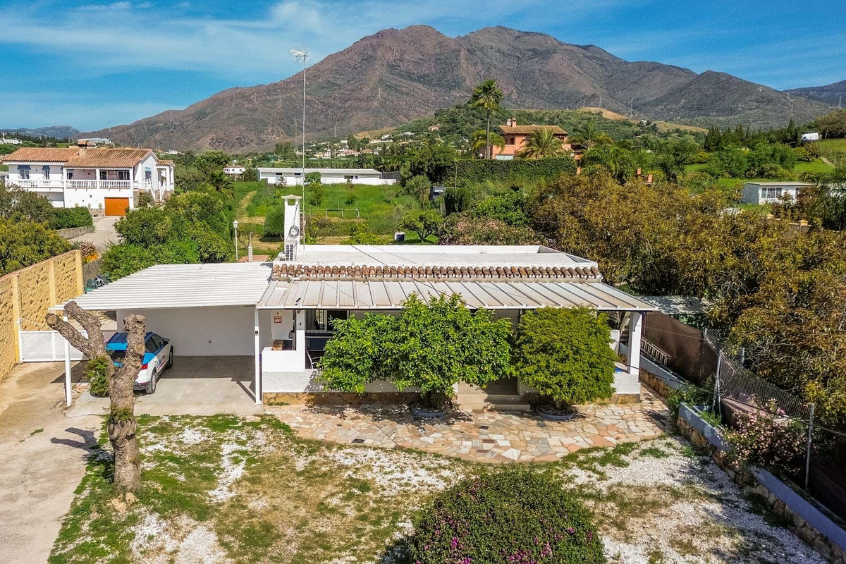 2 Bed Townhouse for sale in Estepona Costa Del Sol, Málaga, Spain