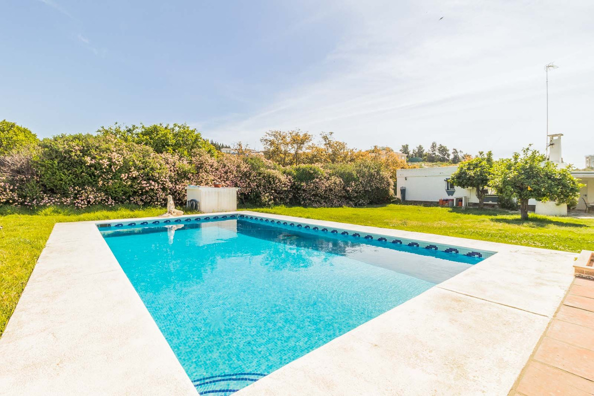 2 Bed Townhouse for sale in Estepona Costa Del Sol, Málaga, Spain