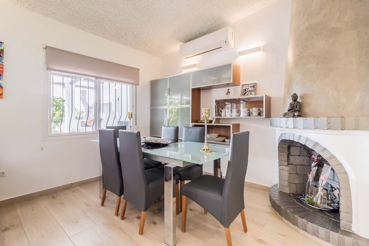 2 Bed Townhouse for sale in Estepona Costa Del Sol, Málaga, Spain