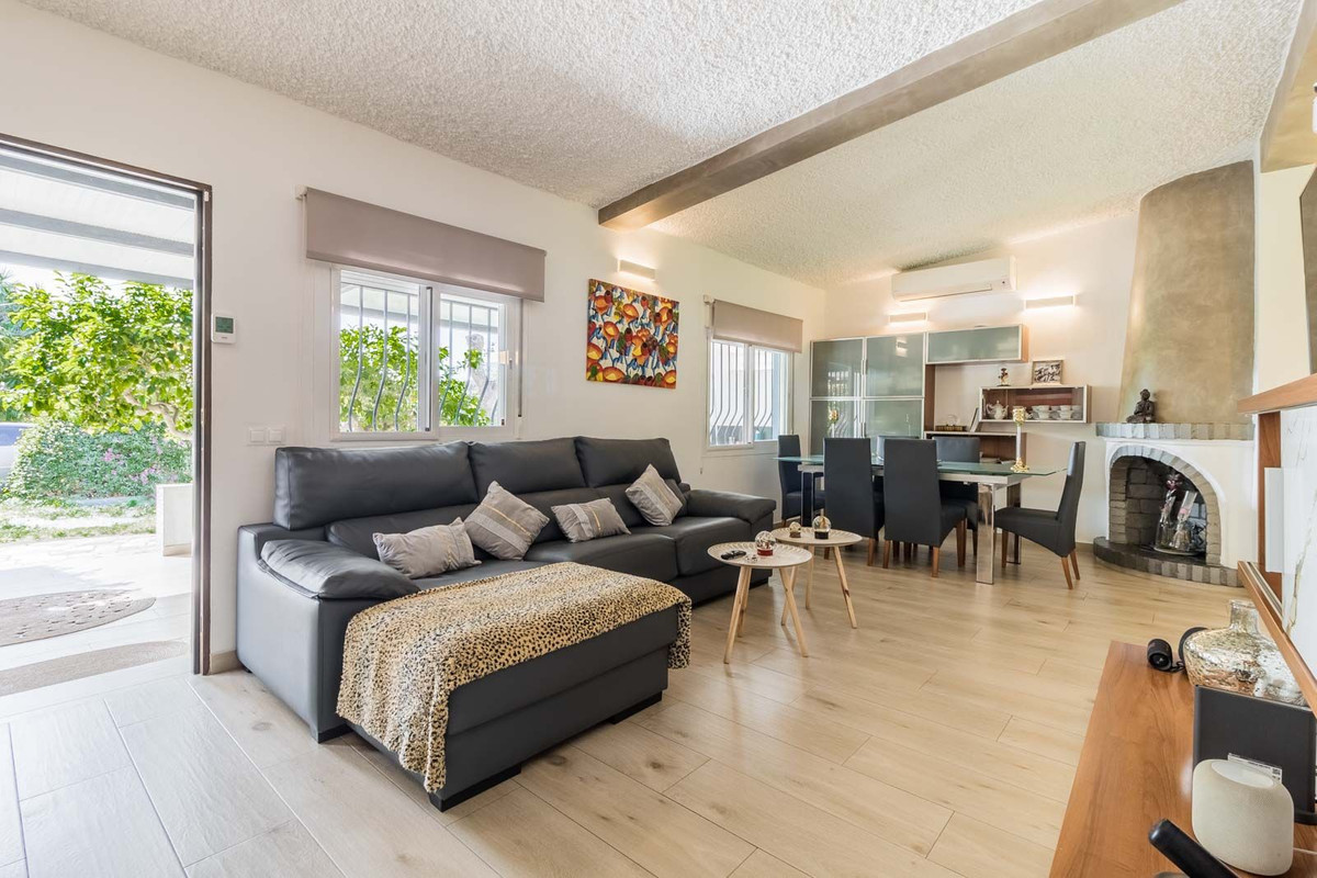 2 Bed Townhouse for sale in Estepona Costa Del Sol, Málaga, Spain