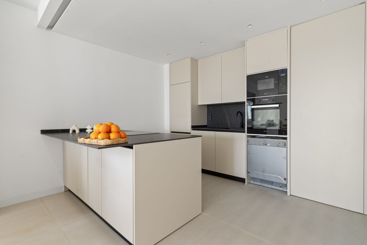 4 Bed Apartment for sale in El Paraiso Costa Del Sol, Málaga, Spain