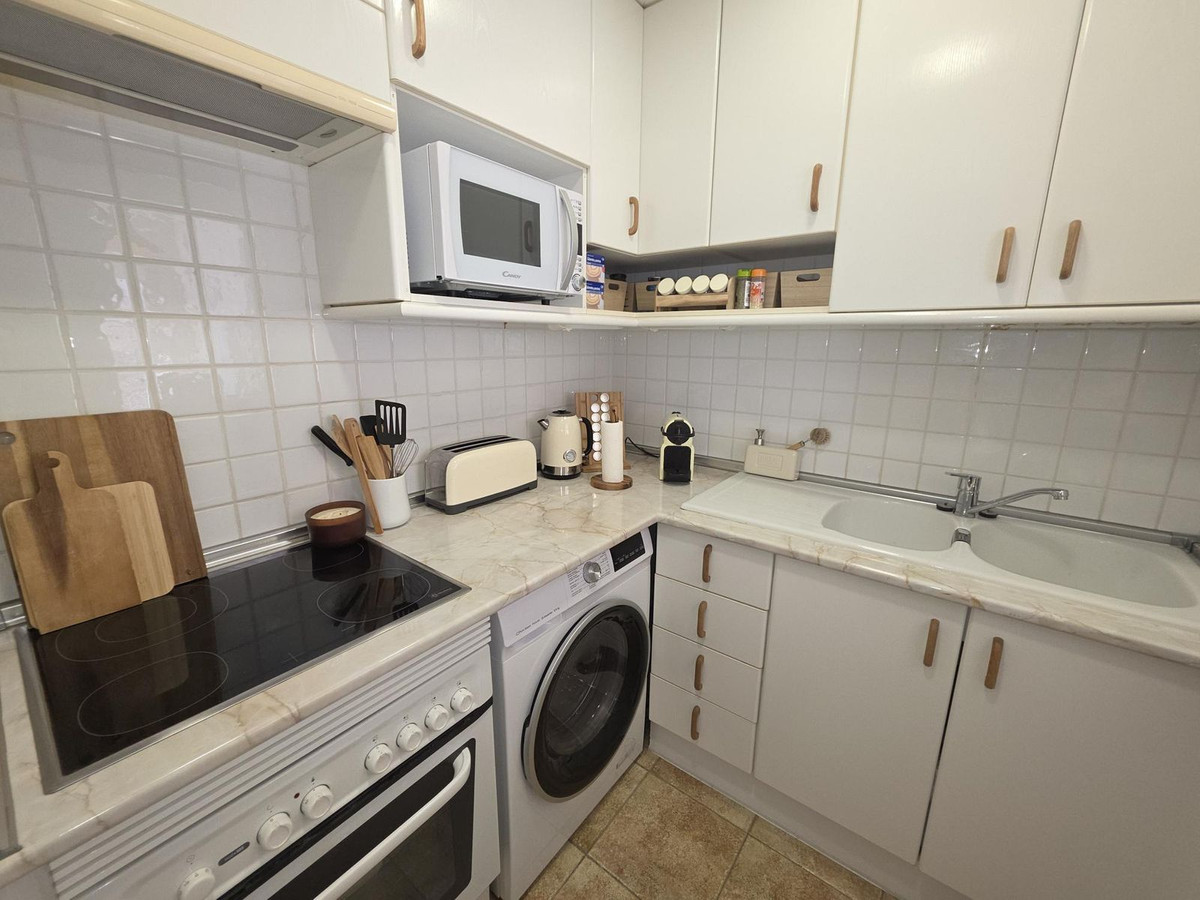 2 Bed Apartment for sale in Fuengirola Costa Del Sol, Málaga, Spain