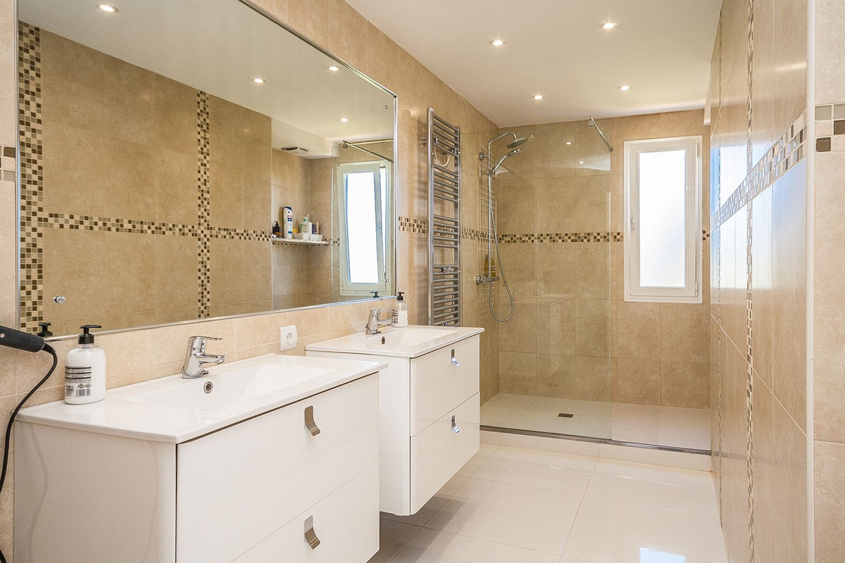 6 Bed Townhouse for sale in Estepona Costa Del Sol, Málaga, Spain