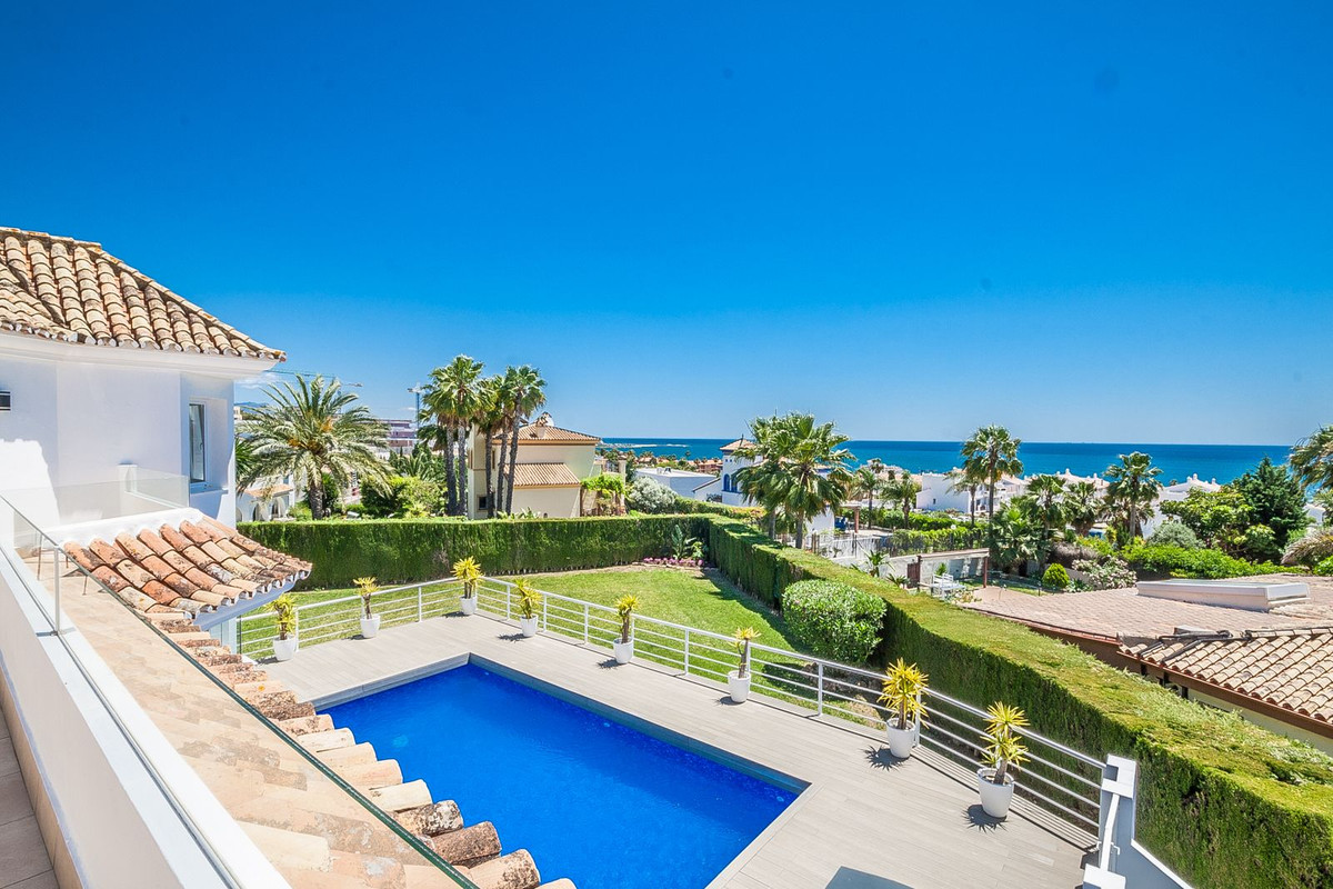 6 Bed Townhouse for sale in Estepona Costa Del Sol, Málaga, Spain