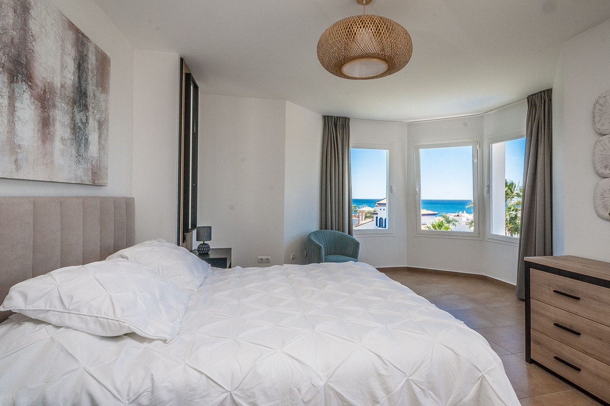 6 Bed Townhouse for sale in Estepona Costa Del Sol, Málaga, Spain
