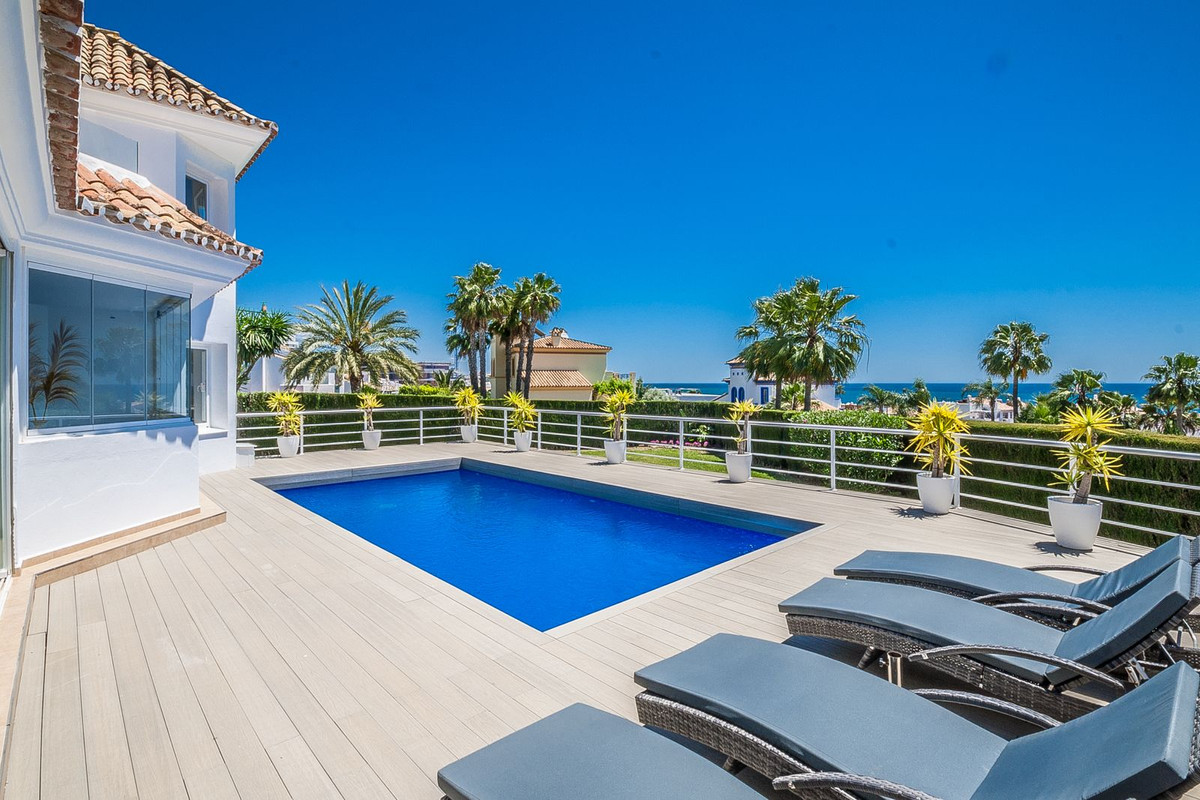 6 Bed Townhouse for sale in Estepona Costa Del Sol, Málaga, Spain