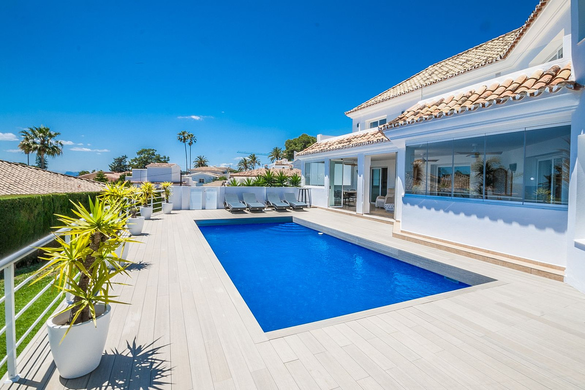 6 Bed Townhouse for sale in Estepona Costa Del Sol, Málaga, Spain