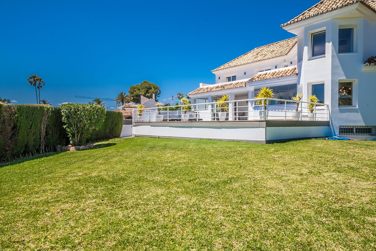 6 Bed Townhouse for sale in Estepona Costa Del Sol, Málaga, Spain