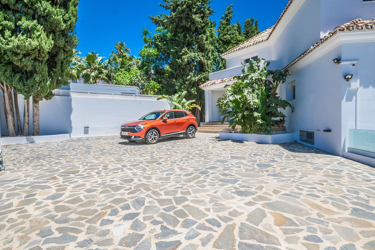 6 Bed Townhouse for sale in Estepona Costa Del Sol, Málaga, Spain