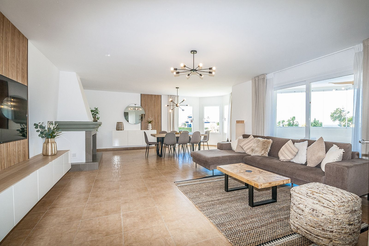6 Bed Townhouse for sale in Estepona Costa Del Sol, Málaga, Spain