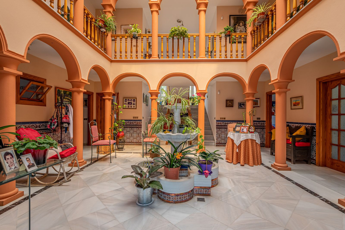 6 Bed Townhouse for sale in Benalmadena Costa Costa Del Sol, Málaga, Spain