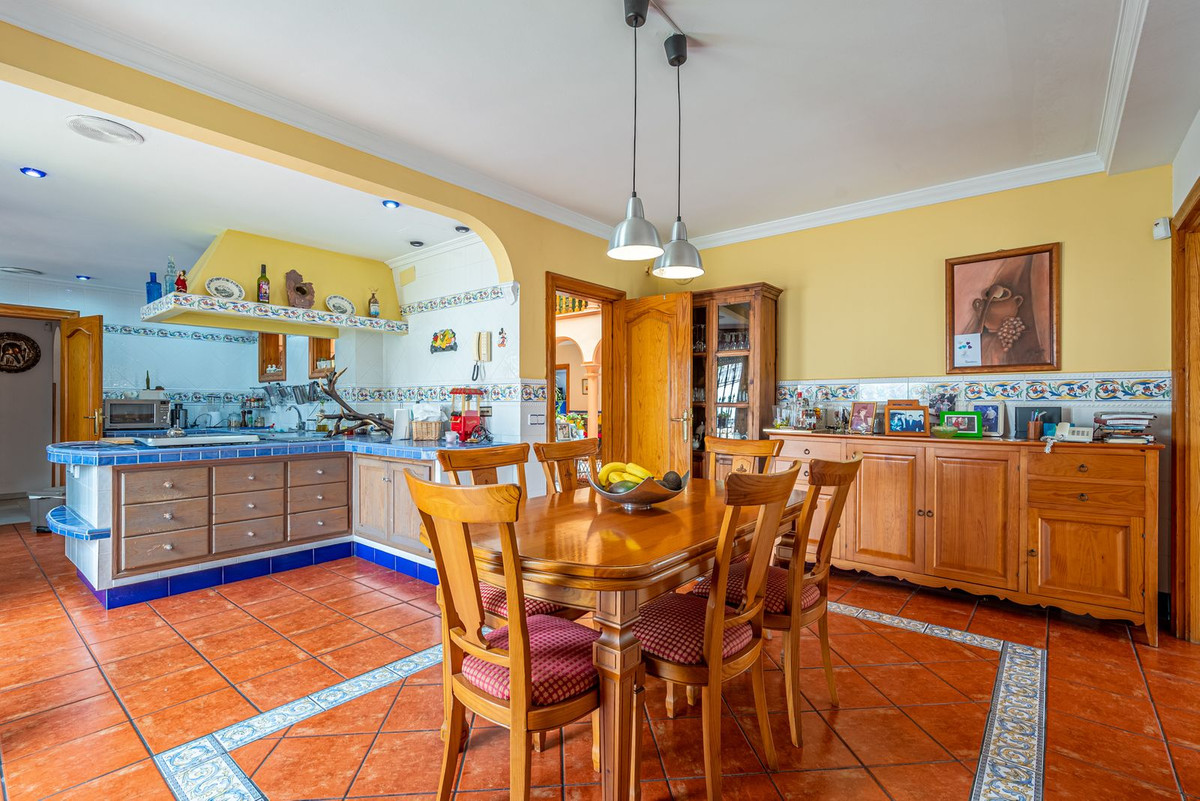6 Bed Townhouse for sale in Benalmadena Costa Costa Del Sol, Málaga, Spain