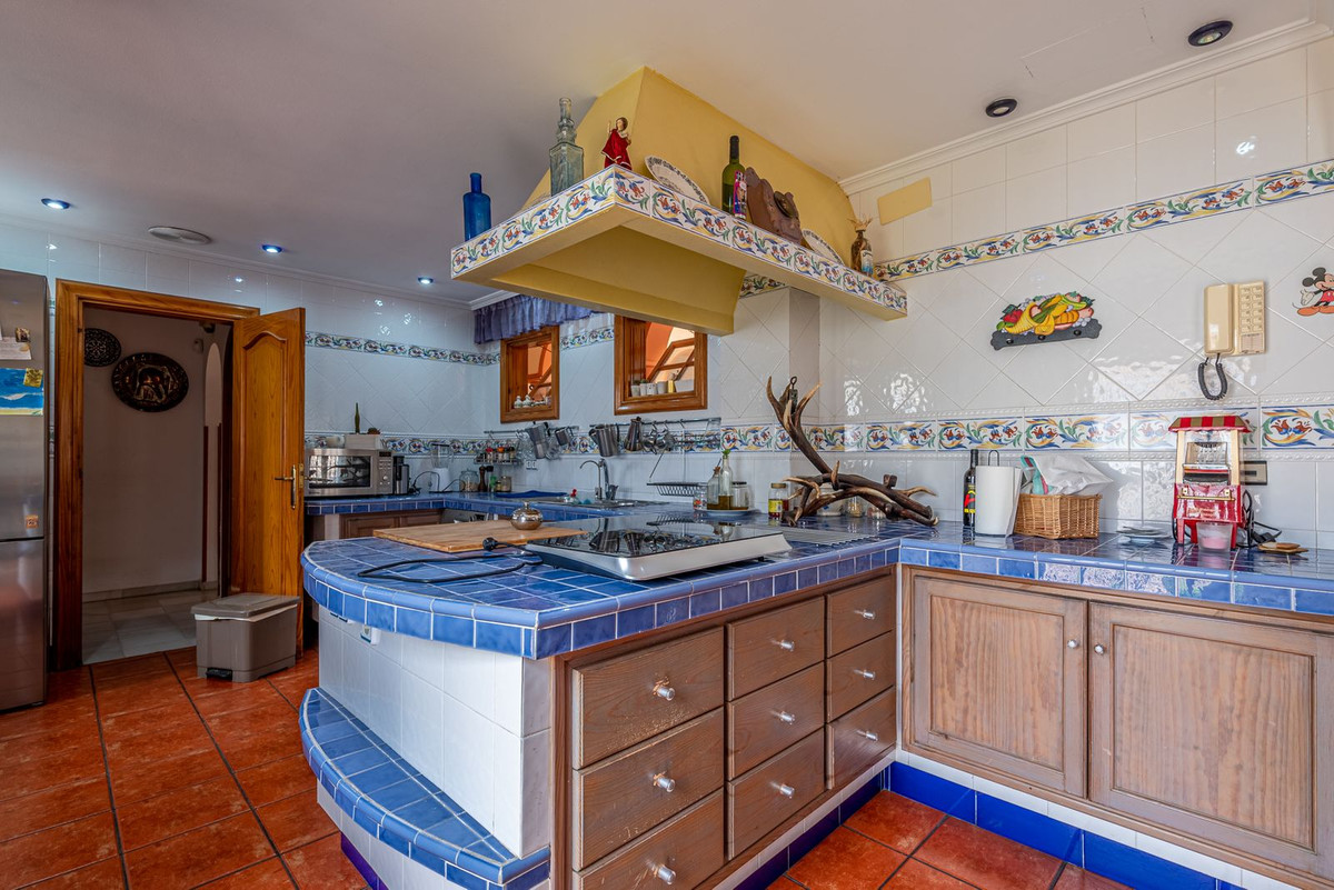 6 Bed Townhouse for sale in Benalmadena Costa Costa Del Sol, Málaga, Spain