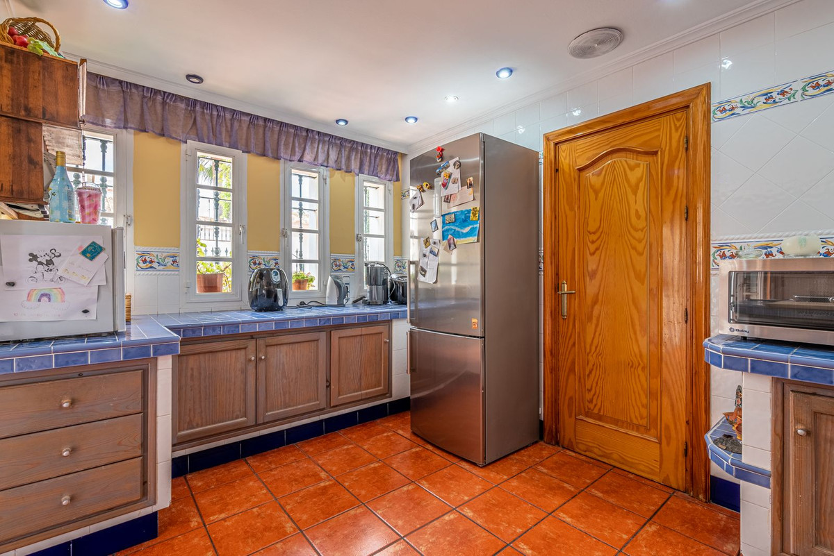 6 Bed Townhouse for sale in Benalmadena Costa Costa Del Sol, Málaga, Spain