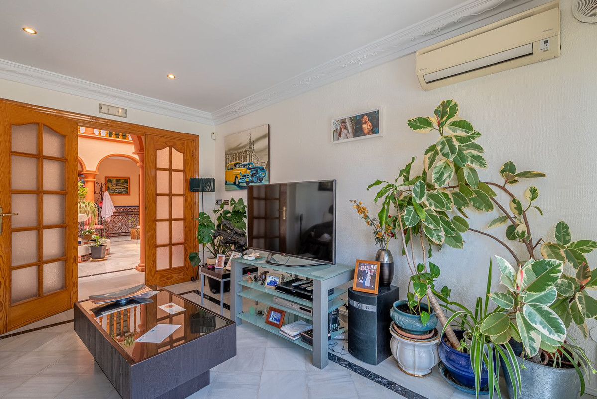 6 Bed Townhouse for sale in Benalmadena Costa Costa Del Sol, Málaga, Spain